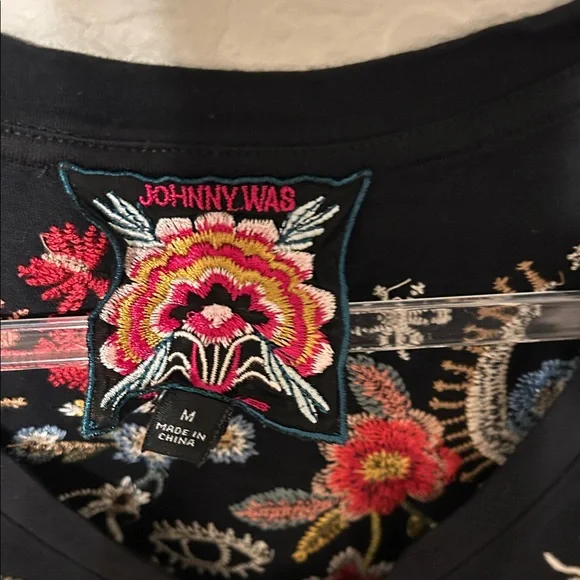 🐢JOHNNY WAS Lisa’s Embroidered Black Floral print cotton knit v neck size M GUC - Picture 8 of 9